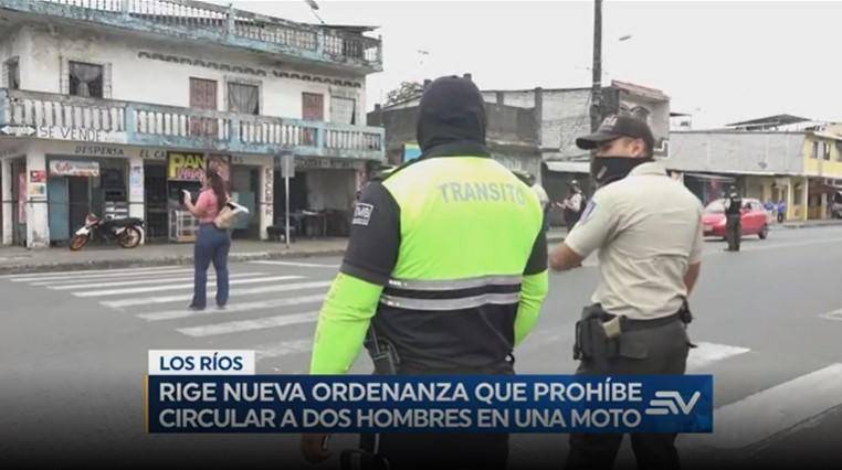Los Ríos prohíbe circulación de 2 hombres en moto