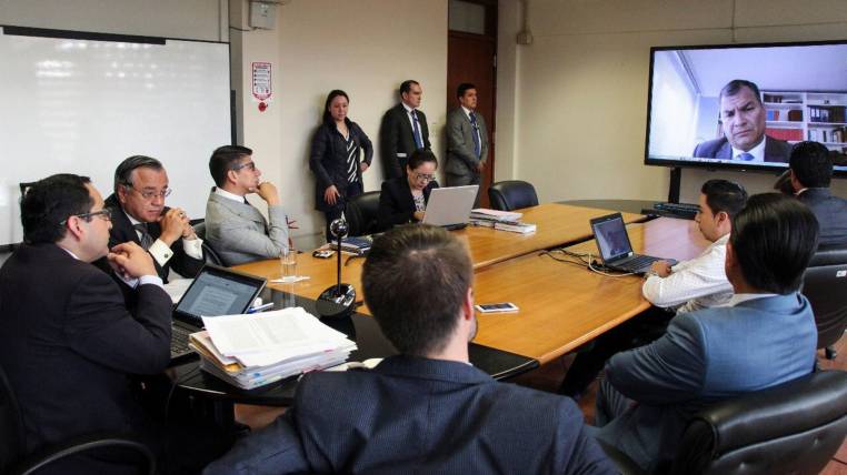 Cuestionan validez de presentación de Rafael Correa en consulado de Ecuador en Bélgica