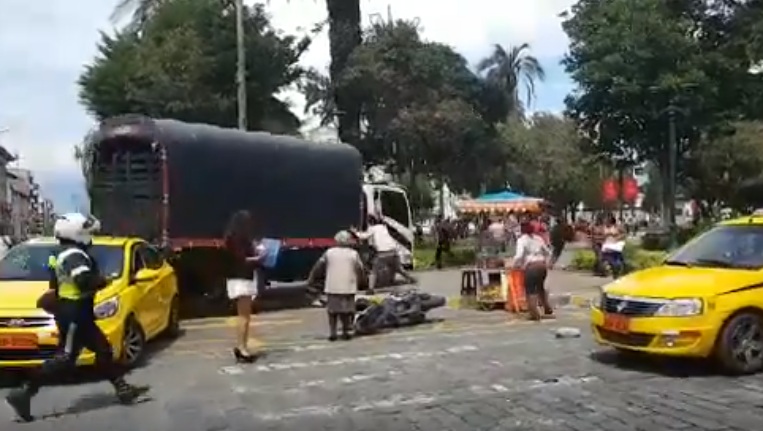 Camión causa pánico en parque de Ibarra