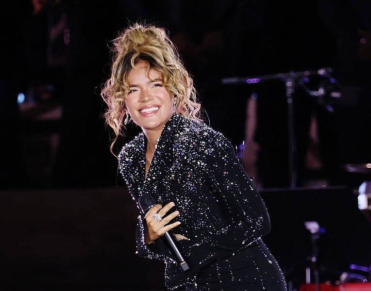 Karol G durante su presentación en el concierto de Grace for the World.