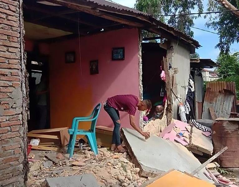 Fuerte sismo de magnitud 6,5 en Indonesia