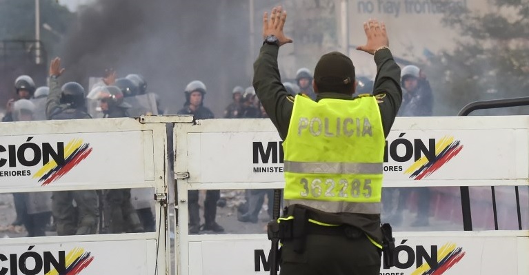 270 miembros de la fuerza armada venezolana desertaron y cruzaron a Colombia