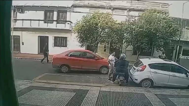 Auto rojo de Victoria Caillava.