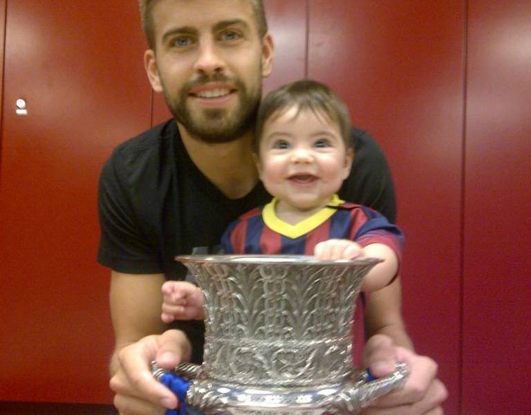 Shakira y su hijo, Milan, celebraron juntos el último título conseguido por Piqué