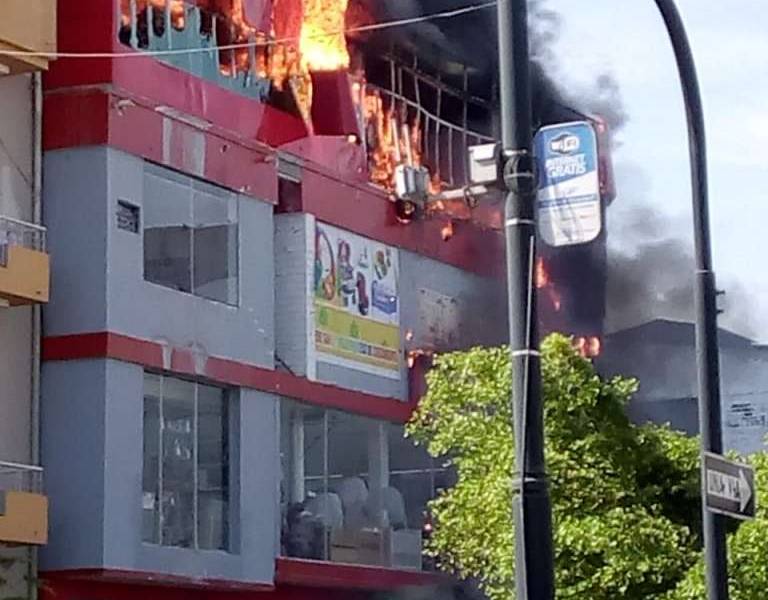 Controlado incendio de alarma 3 en el centro de Guayaquil