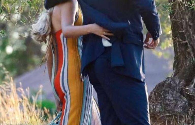 Imagen que circula en redes sociales con el anillo en el dedo anular de Clara Chía Martí.