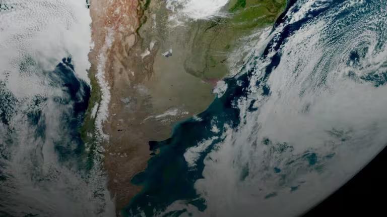 Fotografía capturada por el GOES-16 del planeta Tierra.