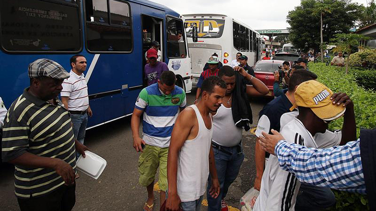 UE alerta de los riesgos del cierre de la frontera entre Venezuela y Colombia