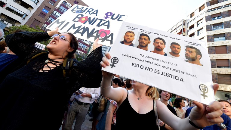 España: miles se manifiestan contra liberación de &quot;La Manada&quot;