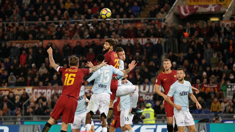 La Roma supera a Lazio en el clásico de la capital italiana