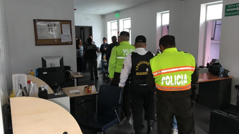 Asaltan oficina de diario Expreso en Quito