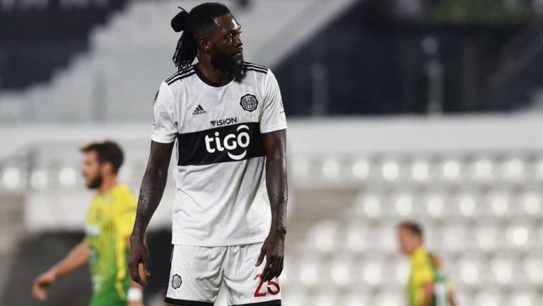 Adebayor: &quot;Seré muy claro, yo no dono... hago lo que quiero&quot;
