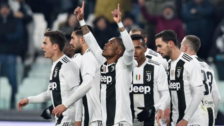 Juventus se mete a octavos de Champions con golazo de Costa