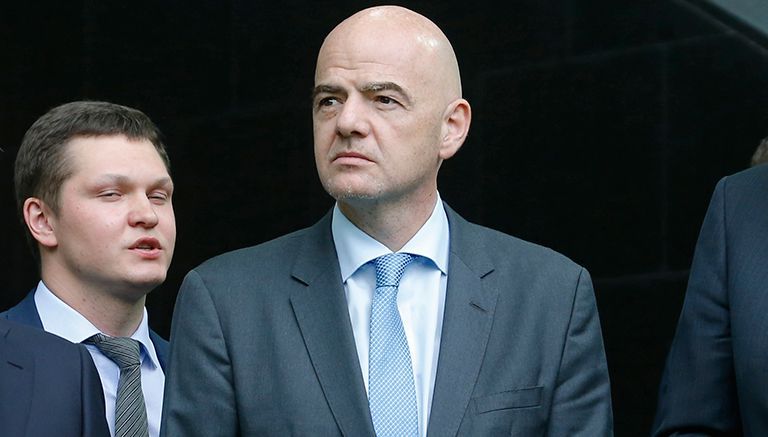 Infantino: &quot;La salud debe ser la prioridad para la vuelta del publico&quot;