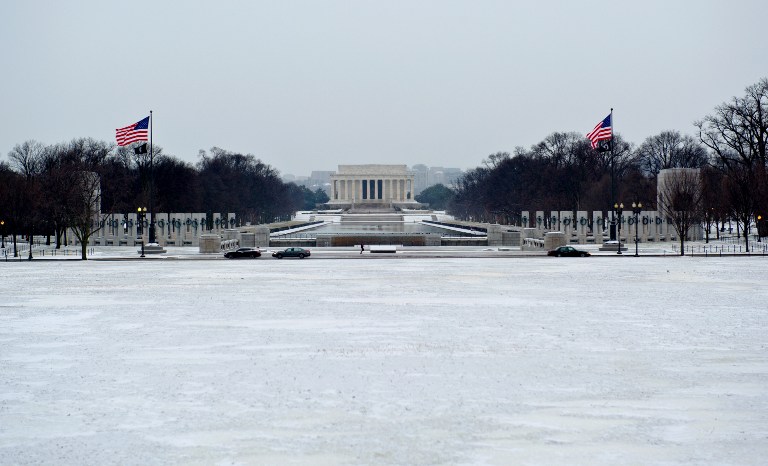 Levantan toque de queda a autos en Nueva York tras tormenta de nieve