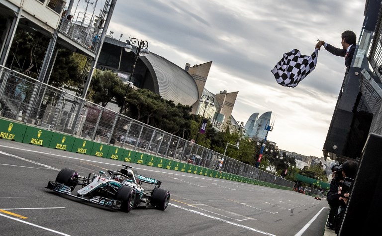 Hamilton conquista Gran Premio de Azerbaiyán