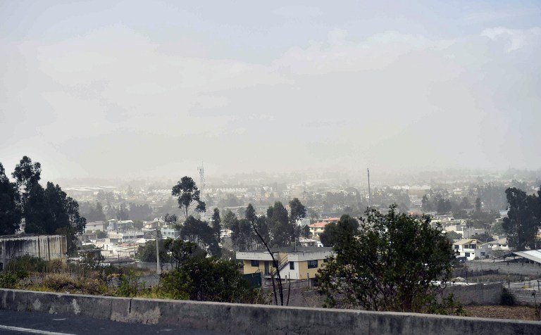 Aeropuerto Mariscal Sucre reanuda sus operaciones tras el sismo