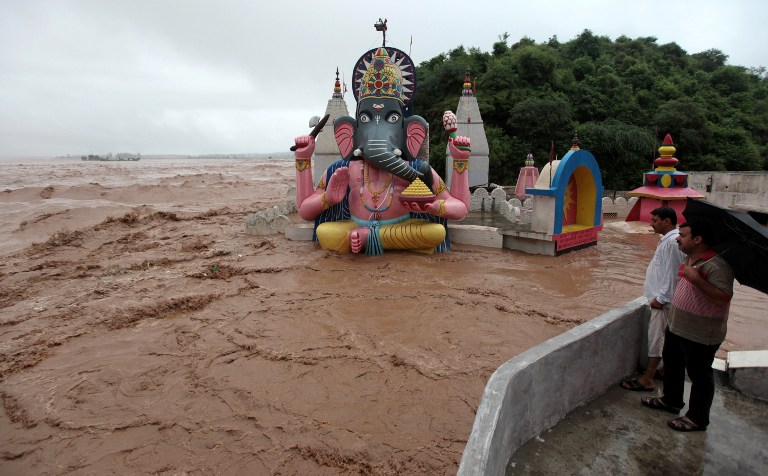 Miles de personas atrapadas por mortíferas lluvias en India y Pakistán