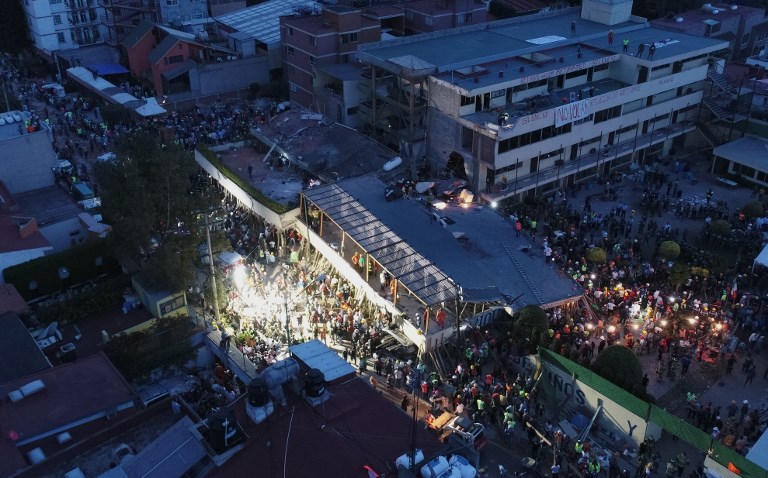 México busca sin descanso sobrevivientes tras terremoto de 7,1 grados
