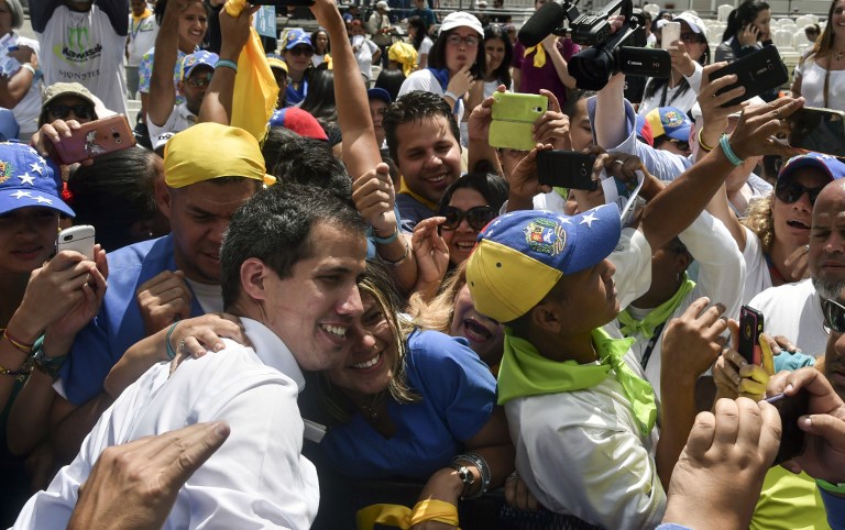 Guaidó convoca movilización y organiza voluntarios