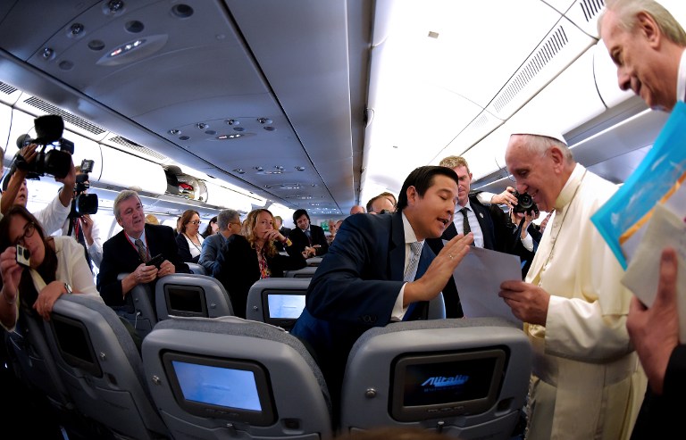 El papa Francisco dio un mensaje a los periodistas en el avión