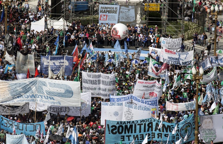 Sindicatos paralizan Argentina, en plena crisis