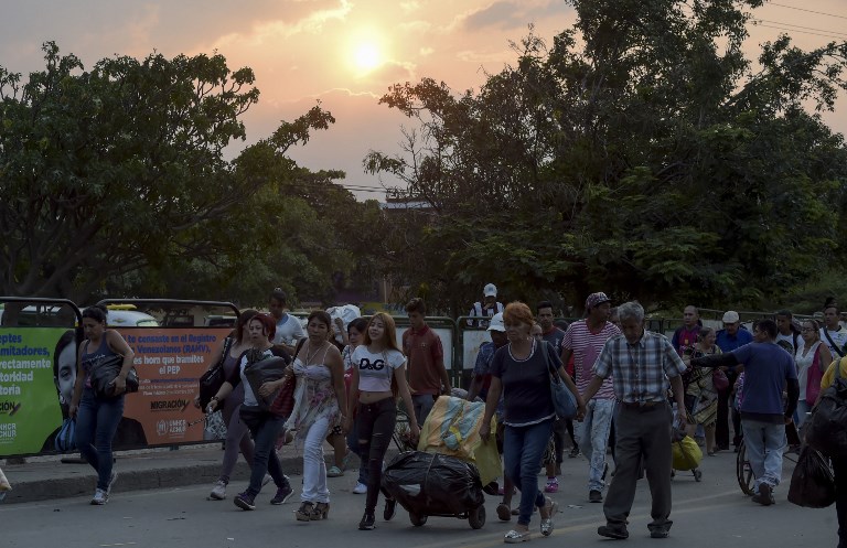 Venezolanos ansían la llegada de ayuda humanitaria