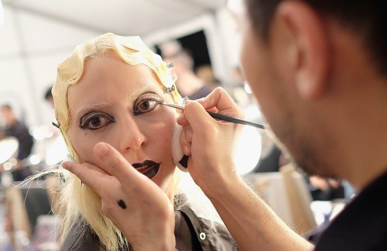 Lady Gaga sorprende al modelar para Fashion Week de Nueva York