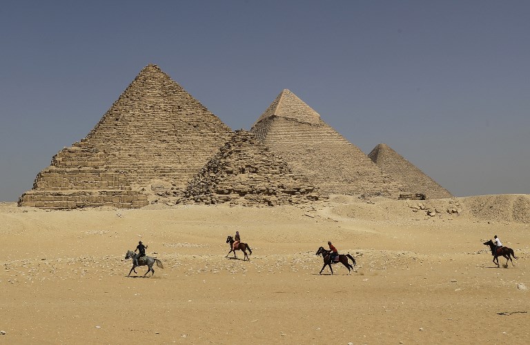 Egipto: Polémica por vídeo con pareja desnuda en la pirámide