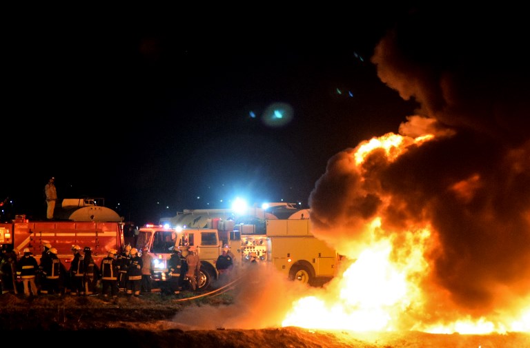 Sube a 66 cifra de muertos por estallido de ducto de combustible en México
