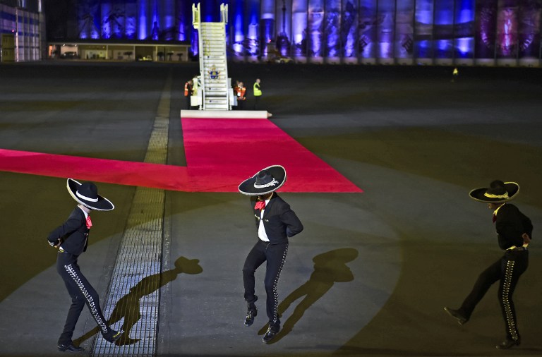 México recibe a Francisco con mariachis