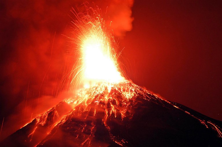 Suben a 116 los muertos por erupción de volcán de Guatemala