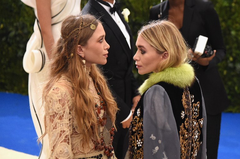 El escalofriante look de las hermanas Olsen en la alfombra roja