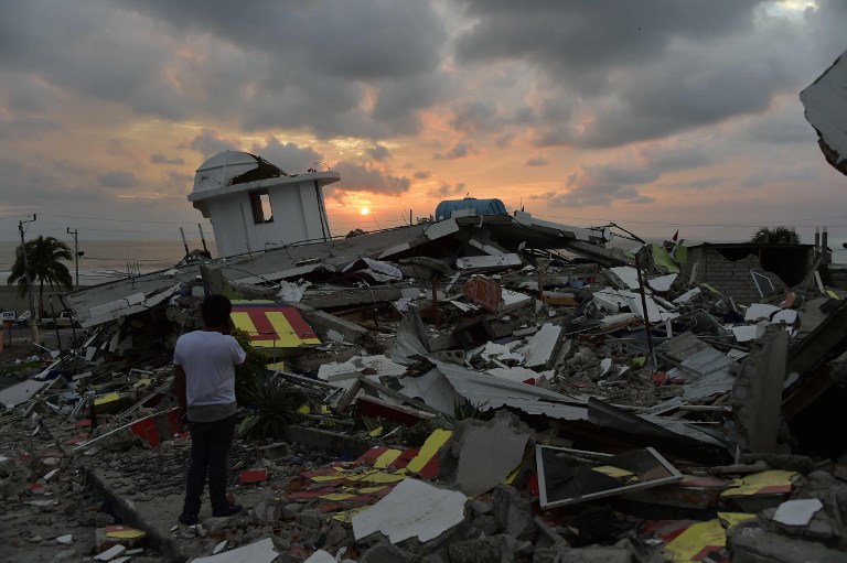 Presidente actualiza cifra de fallecidos en el terremoto Ecuador