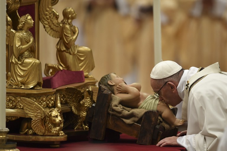 El papa pide pensar en los niños abandonados a su suerte durante la Navidad