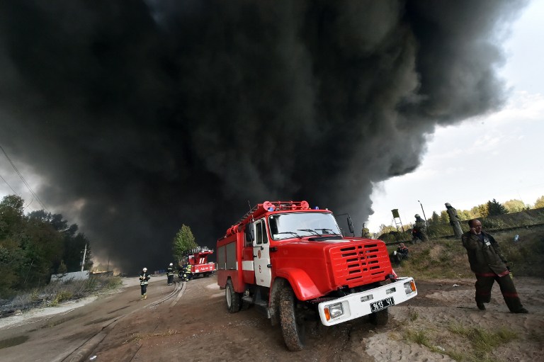 Gigantesco incendio cerca de Kiev amenaza base militar ucraniana
