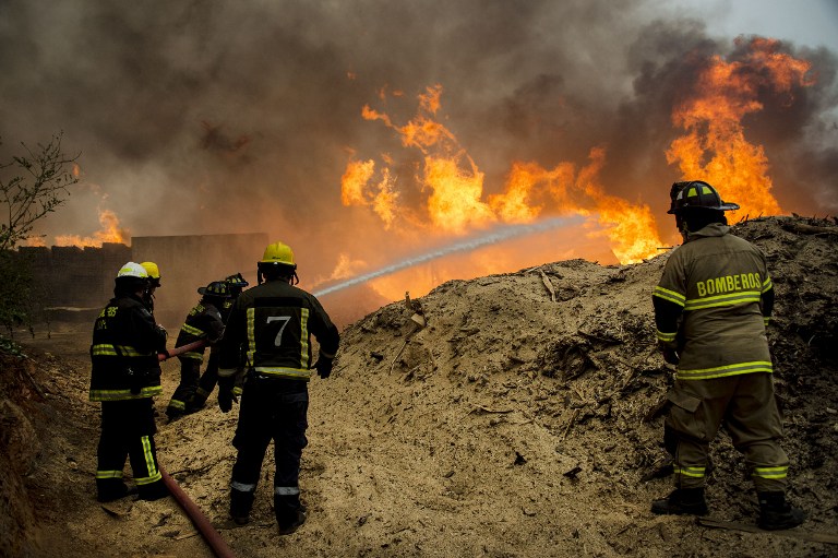Detienen a 5 sospechosos de provocar incendios forestales en Chile