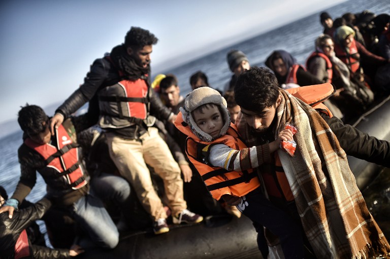Socorristas rescatan a 188 migrantes que intentaban llegar a España