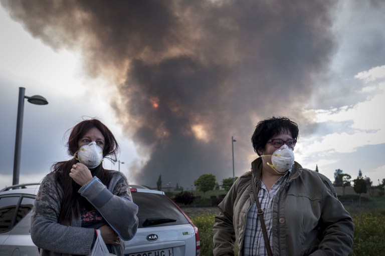 España: 1.000 evacuados por nube tóxica de un vertedero de neumáticos quemado