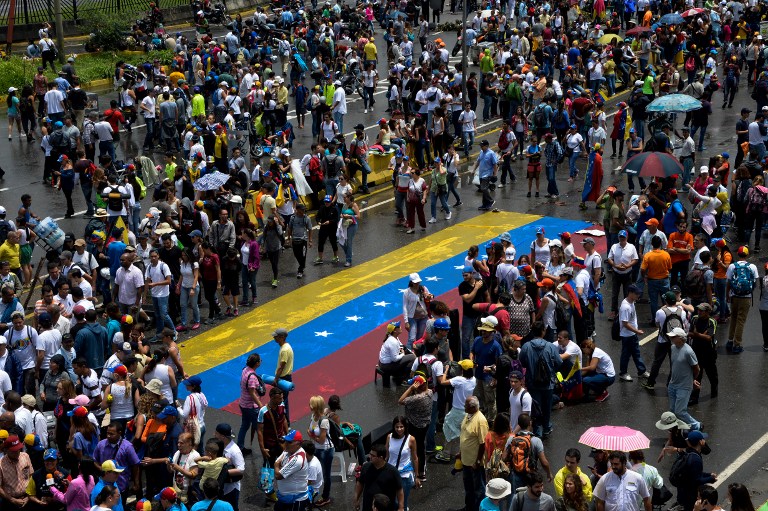 Maduro arremete contra la OEA mientras ola de violencia deja 42 muertos