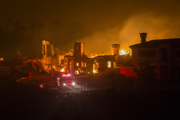 EEUU: 9 muertos y miles de evacuados por incendio