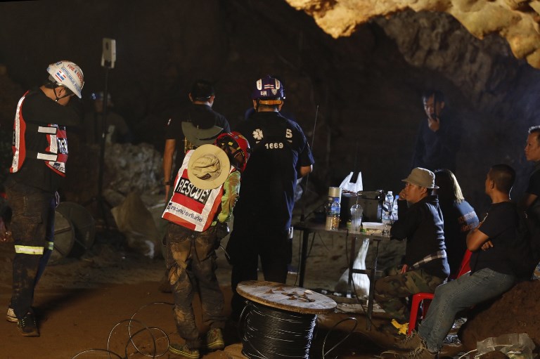 Interrumpido el rescate de los atrapados en cueva tailandesa