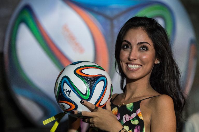 Presentan a "Brazuca", la pelota oficial del Mundial Brasil-2014 en Río de Janeiro
