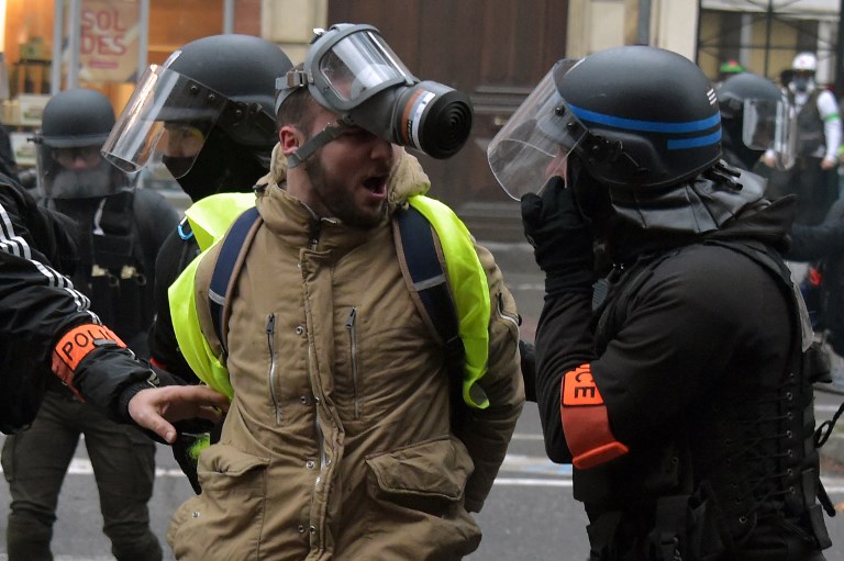 &quot;Chalecos amarillos&quot; denuncian violencia policial