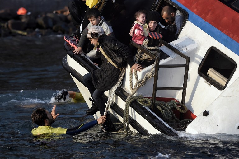 Mueren cuatro niños sirios tras el naufragio de una embarcación de migrantes