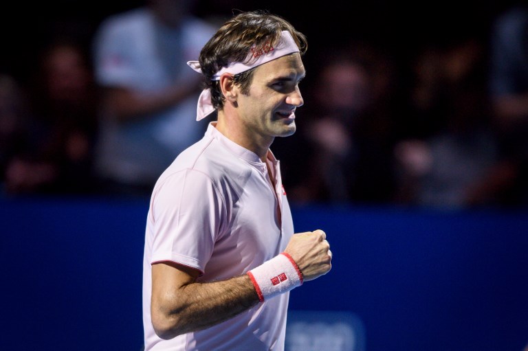 Federer se mete en semifinales de Basilea tras vencer a Simon
