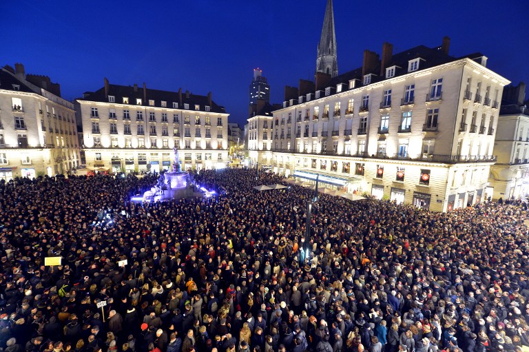 Más de 100.000 personas salen a la calle en Francia por atentado contra Charlie Hebdo