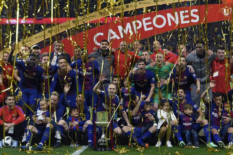 El FC Barcelona golea al Sevilla y logra primer título de la temporada