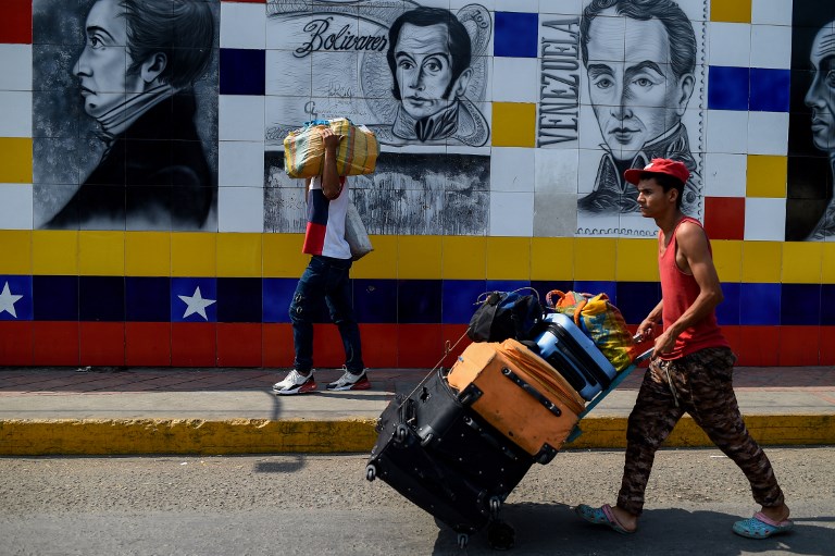 Venezuela ordena cerrar frontera con Colombia