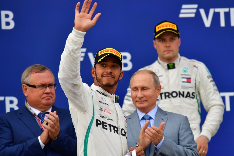 F1: Hamilton gana en Rusia beneficiado por órdenes de su equipo